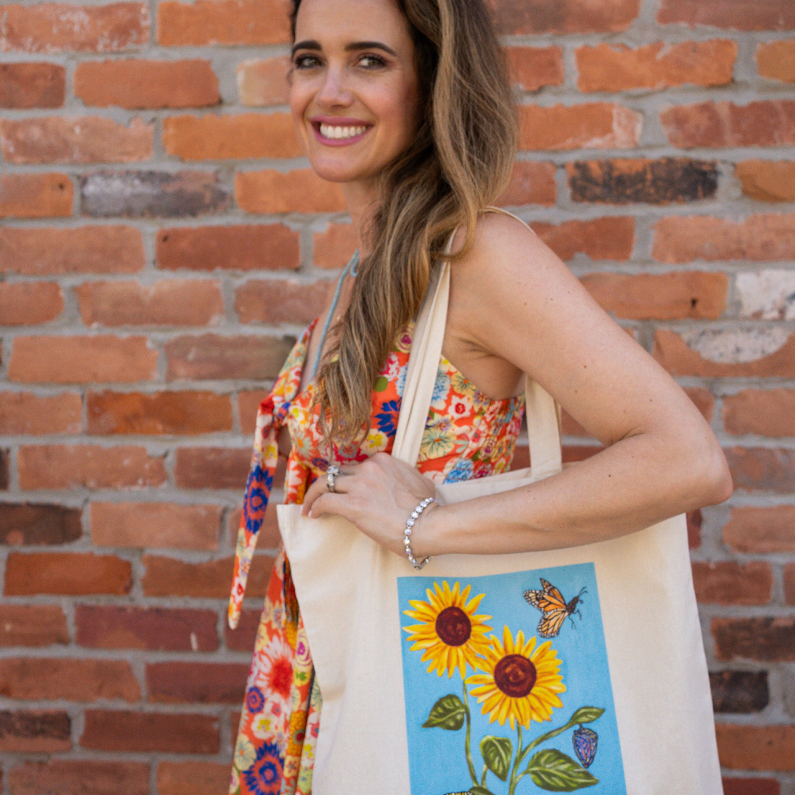 Sunflower tote bag with light blue background.